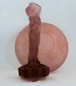 Statue and Block No: 2541 Joblin Glass Statue and Block No: 2541