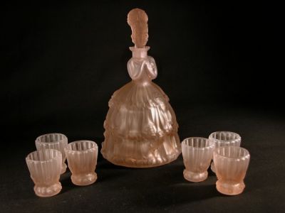 Schloeogt Figural Liqour Bottle and Shot glasses